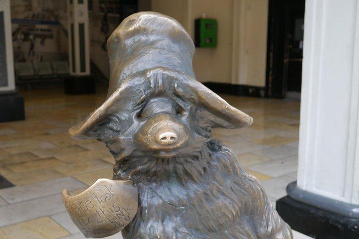 Private Tour: Paddington Bear Taxi Tour of Filming Locations
