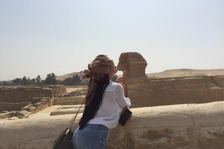 Solo female traveler private tour in Giza and Egyptian museum