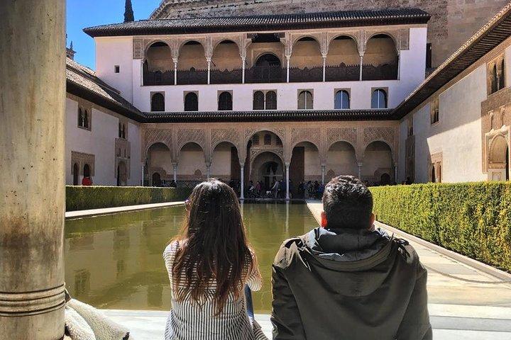 Alhambra &Charles Palace Guided Tour with Optional Nasrid Palaces