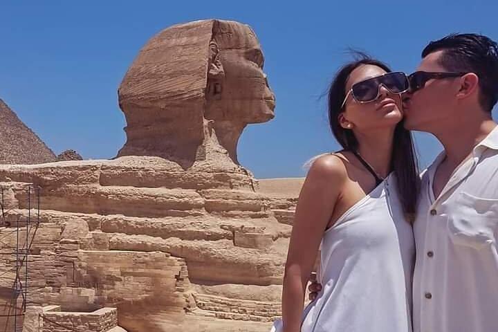 Explore Pyramids of Giza