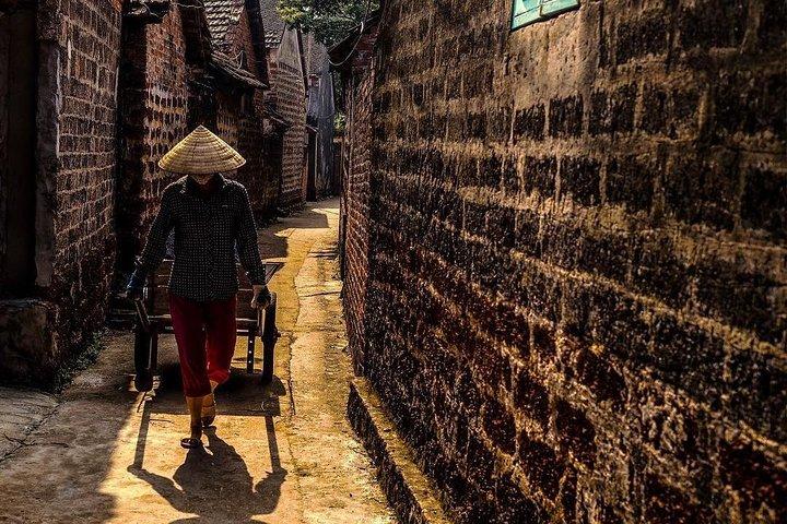 Duong Lam Ancient Village & Mia Pagoda 1 Day Trip