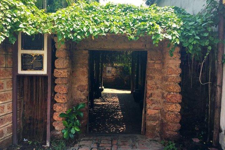 Duong Lam Ancient Village & Mia Pagoda 1 Day Trip