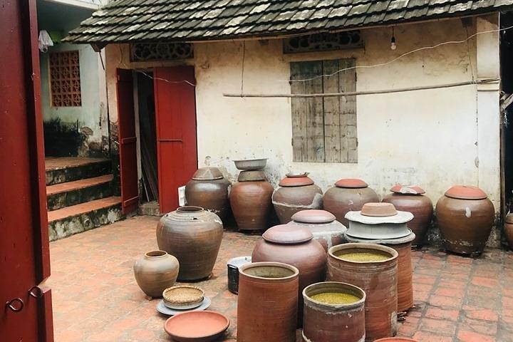 Duong Lam Ancient Village & Mia Pagoda 1 Day Trip