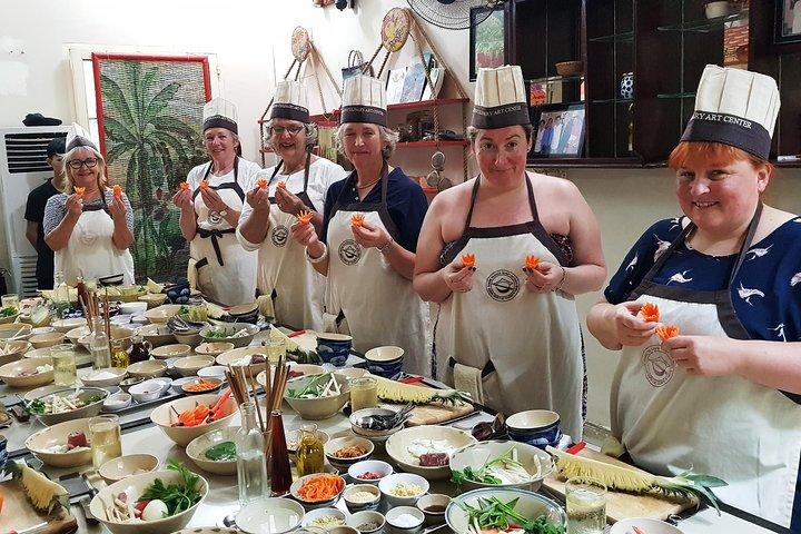 Experience half-day cooking class with market visit