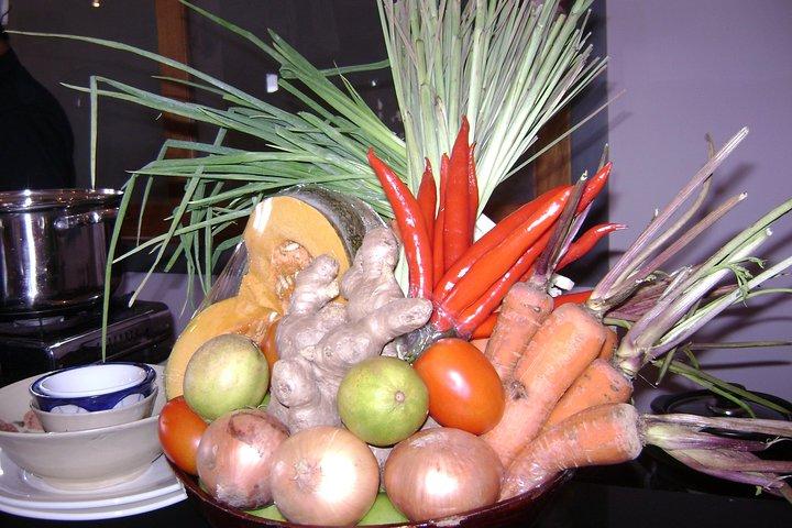 Experience half-day cooking class with market visit