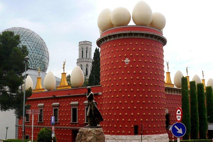 Private tour: Dali Museum in Figueres and Púbol Tour with Hotel pick-up