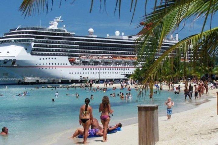 Full-Day Zipline Adventure and Beach Club Visit on Roatan Island, Honduras