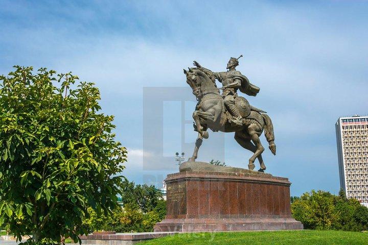 Tashkent Walking Tour with Local Lady / Gentleman