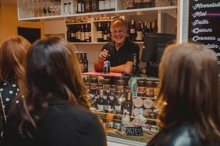 Málaga Evening Tapas Crawl Tour by Food Lover Tour