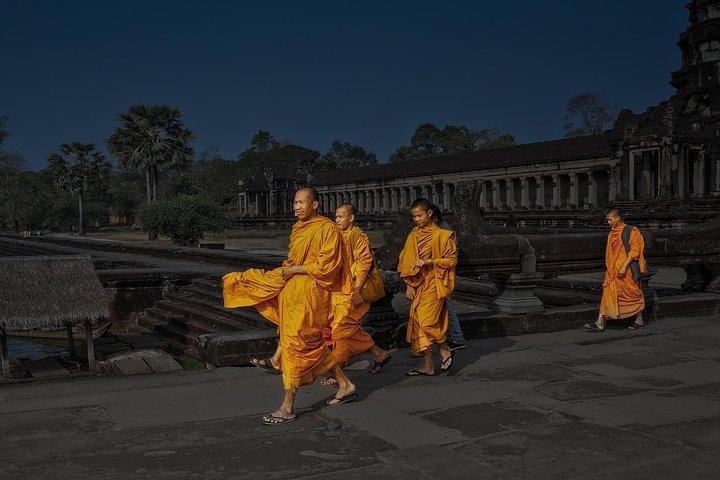 Full-Day Angkor Temple Complexes Discovery Tour by Join-In Minivan