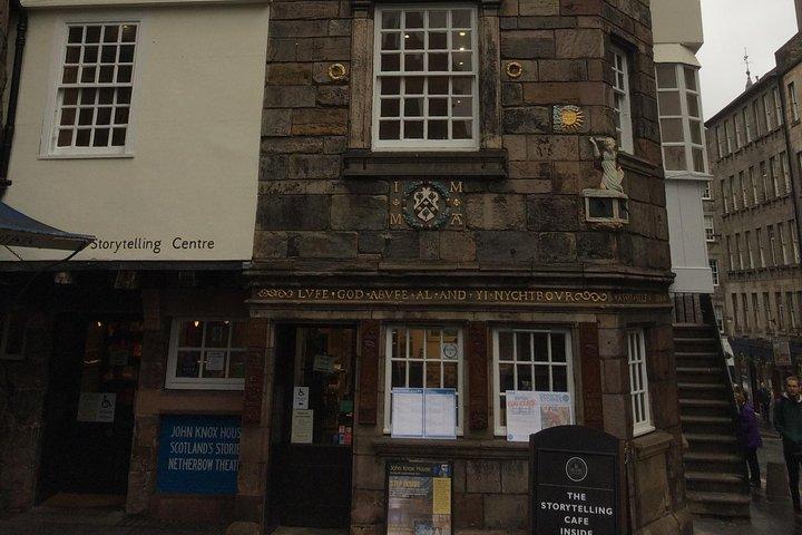 Edinburgh: History Lovers Old Town Walking Tour