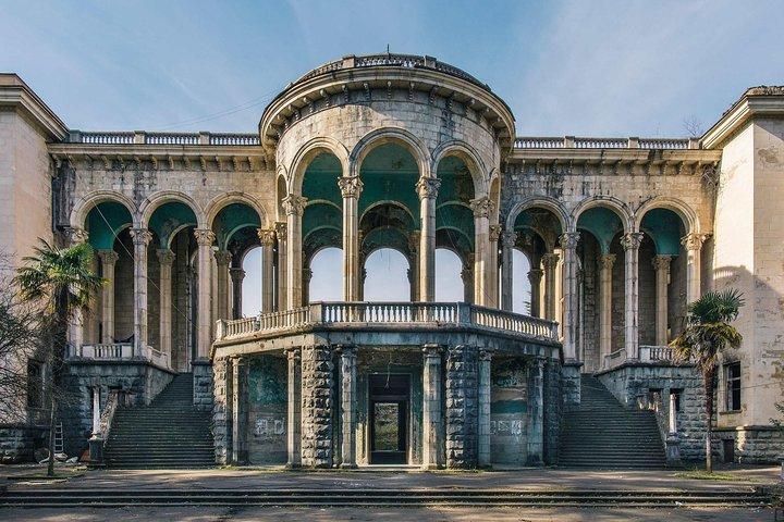 From Tbilisi: Tskaltubo & Chiatura: 2-days urbex tour