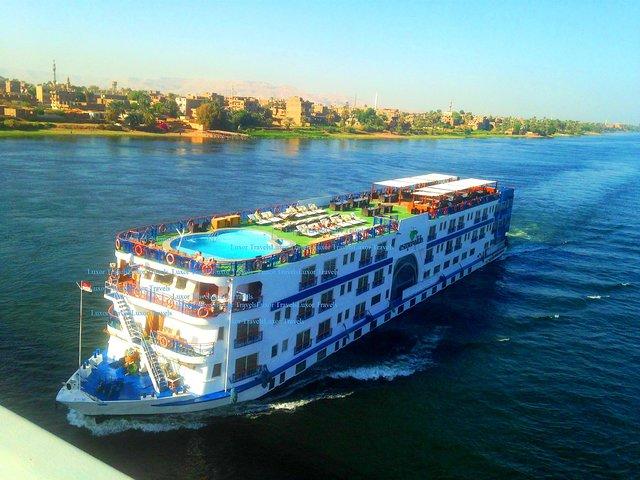 Nile Cruise from Luxor to Aswan incl Abu Simbel w/ Private Sightseeing