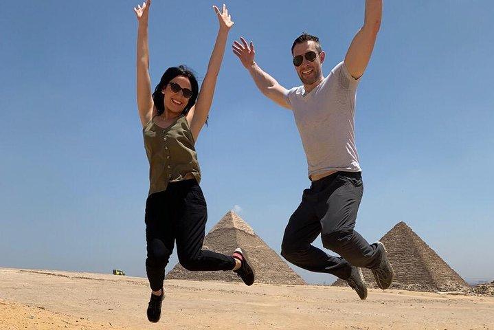 Private Day: Giza Pyramids, Egyptian Museum& The Old Market