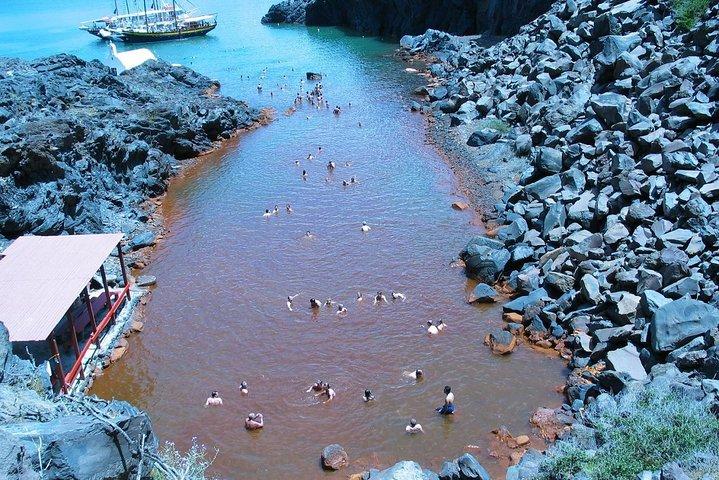Santorini Volcanic Islands Cruise: Volcano, Hot Springs and Thirassia
