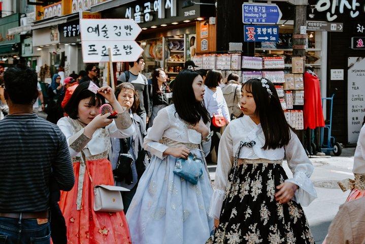 Seoul Art Tour with a Local Expert: 100% Personalized & Private
