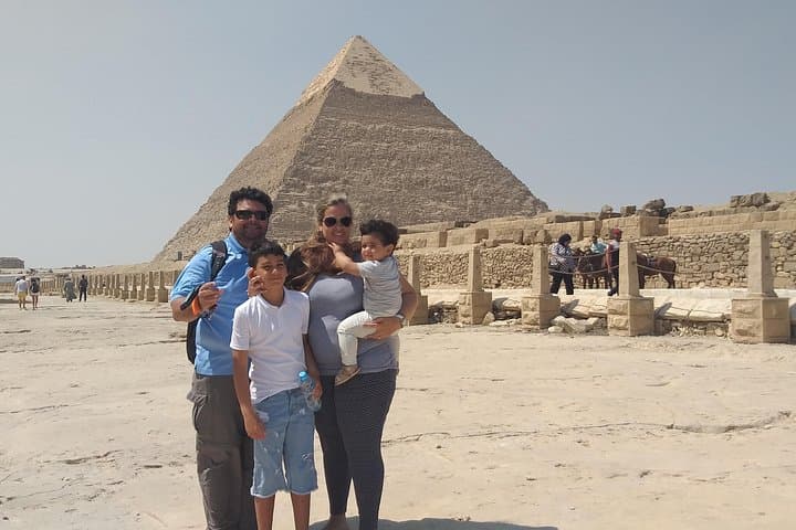 Private Guided Tour to Giza Pyramids and Sphinx