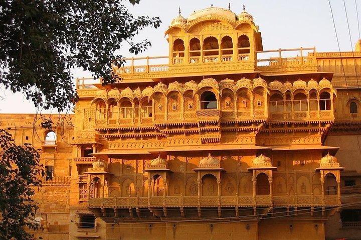 From Jaisalmer: Walking Tour of Havelis with a Visit to Jain Temple