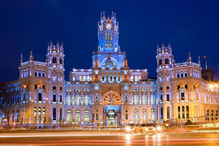 Madrid Private Night Walking Custom Tour with Tapa and a Drink