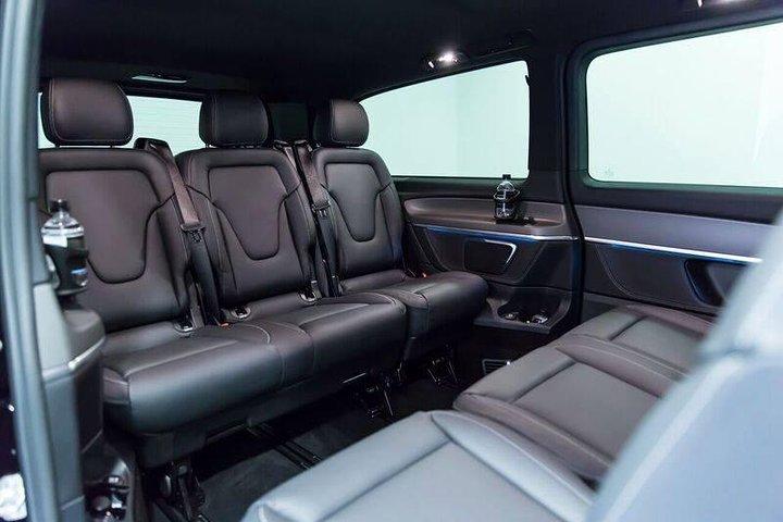 Private transfer from BRU Airport to Bruges with Mercedes V class 7 pax