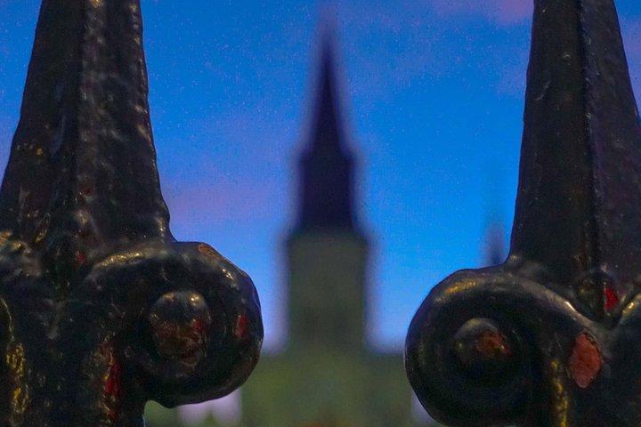 Crawl New Orleans: Haunted Pub Crawl & Ghost Tour