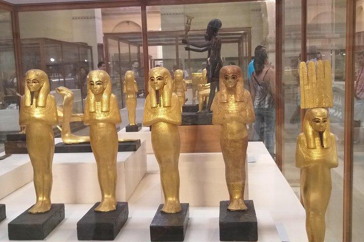 Private Day: Giza Pyramids, Egyptian Museum& The Old Market