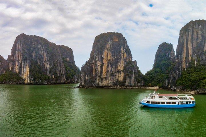 Ha Long Bay Six Hours Trip Kayaking & Swimming on Beach