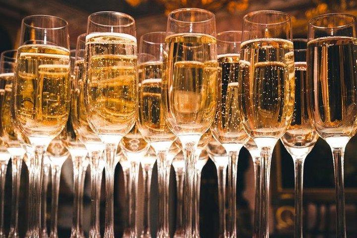 Private visit to a winemaker - Champagne and perfume workshop