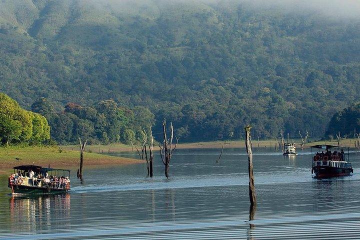 4 Nights Private Deluxe Tour Cochin/Munnar/Thekkady/Houseboat