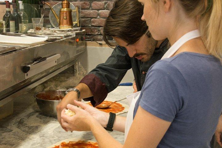 Pizza Hands On In The Heart of Rome