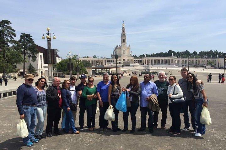 Private Full Day Tour To Fatima, Batalha, Nazaré and Óbidos