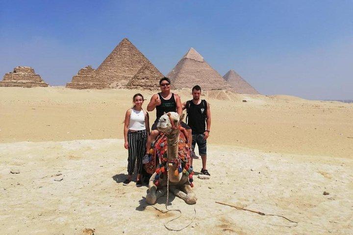 Inclusive Day Tour to Giza Pyramids, Memphis, Sakara & Lunch.