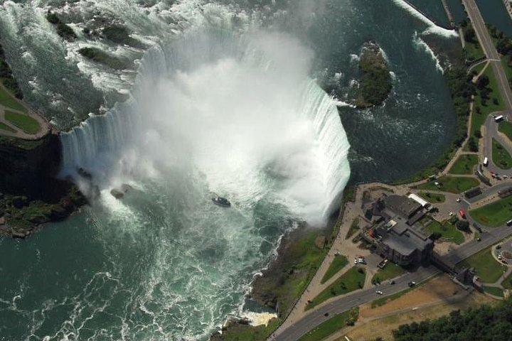 Private Tour: Romantic Niagara Falls Helicopter Flight