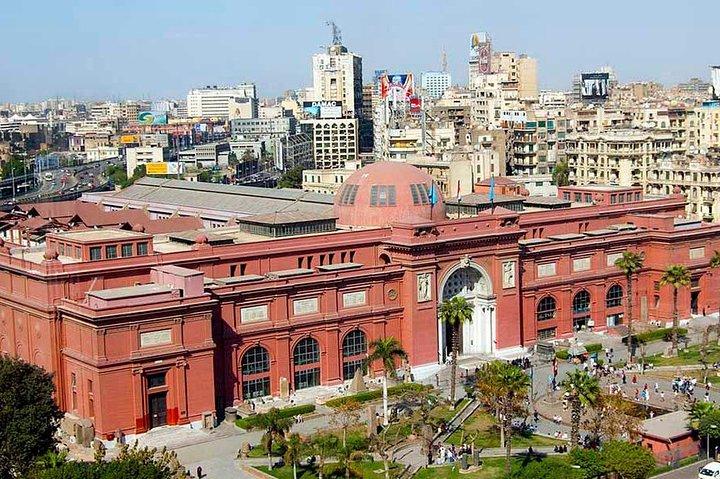 Pyramids, Museum & Bazaar Private Tour with Entrance & Lunch