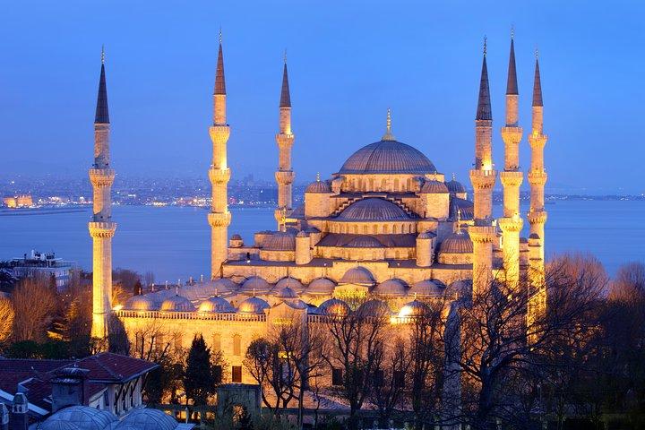 Full-Day City Tour with Private Tour Guide and Red Carpet Treatment with Luxury Minibus