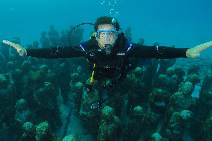 Scuba Diving Under Water Museum and Reef for beginners