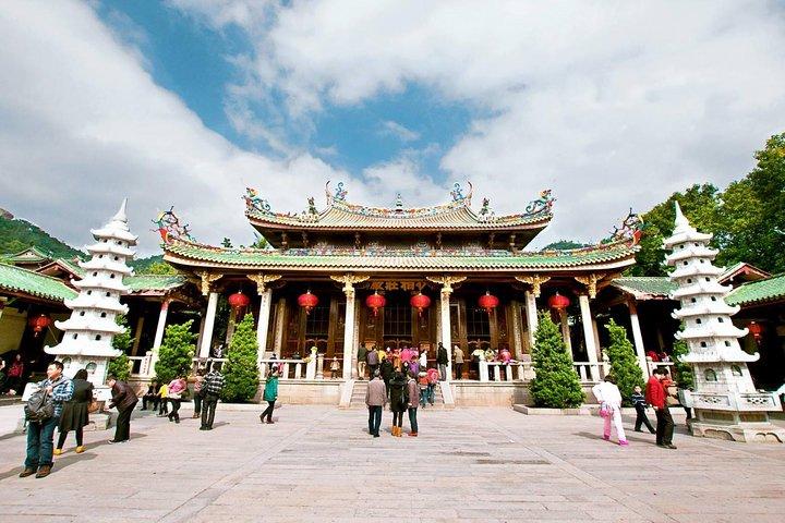 Xiamen Day Tour to Nanputuo Temple, Huli Mountain Fort and Gulangyu Island