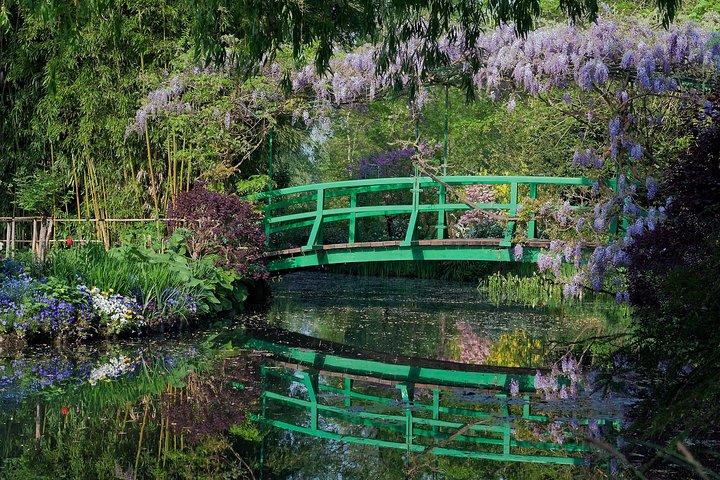 Giverny Monet's House & Versailles Palace Private Day Trip from Paris