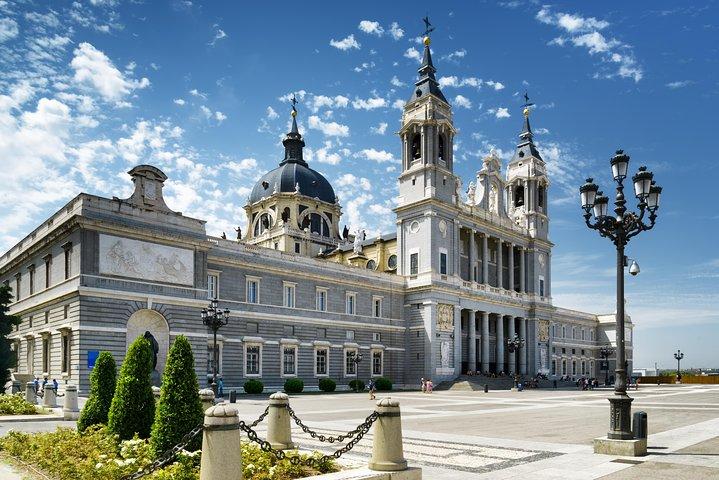 Royal Palace of Madrid Private Tour with Tickets