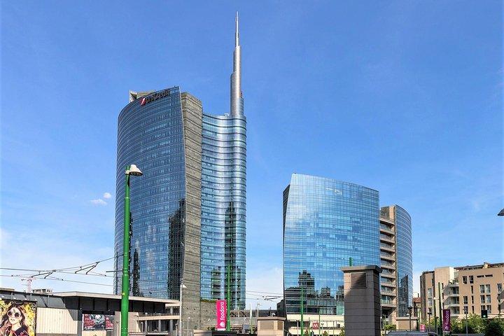 Milan Skyscrapers Guided Tour: Porta Nuova, Unicredit tower & Vertical Forest
