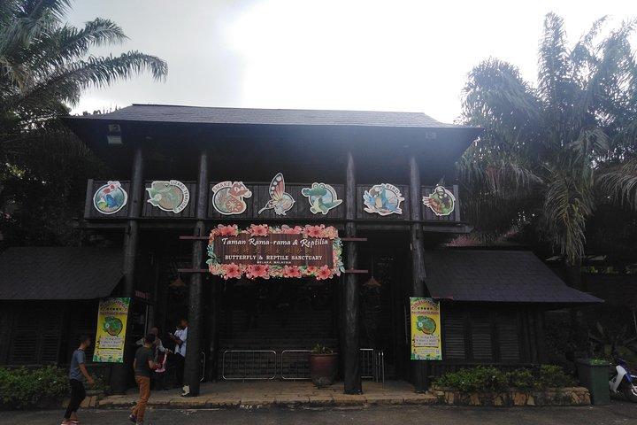 Private Malacca Day Trip (Price Based Per Car)