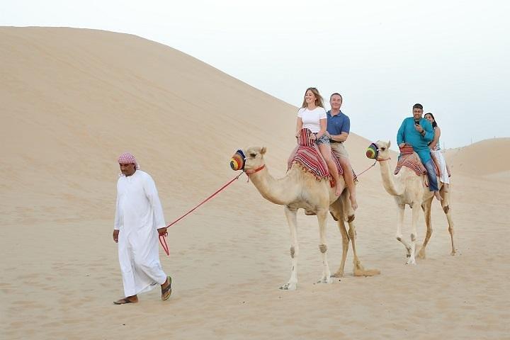 Desert Safari Dubai with BBQ Dinner and Live Entertainment