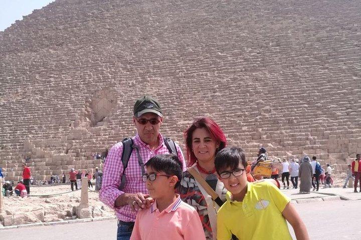 Best guided Tour to Giza Pyramids, GEM and Bazaar