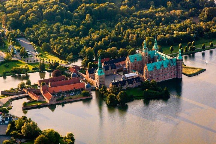 Copenhagen: Private VIP Tour to Frederiksborg Castle (snack incl)