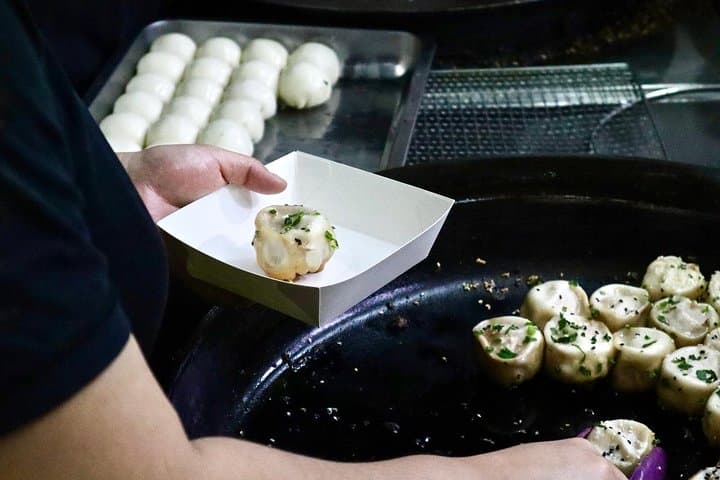 Private Hong Kong's Hidden Eats Food Tour with 7+ Local Tastings