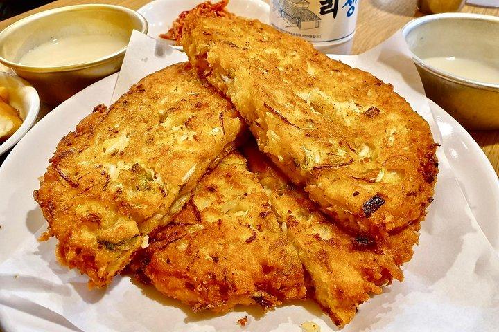 Private Downtown Seoul Food & Market Tour with 8+ Tastings