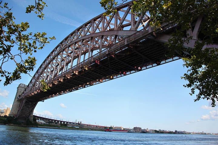 Brooklyn, Bronx and Queens Coach Tour from Manhattan