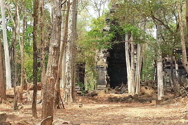 Private One Day Trip-Pyramid Temple Koh Ker and Beng Mealea