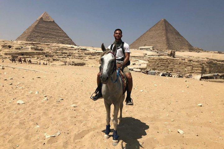 Giza’s Grandeur – Great Pyramids, Memphis & Saqarra