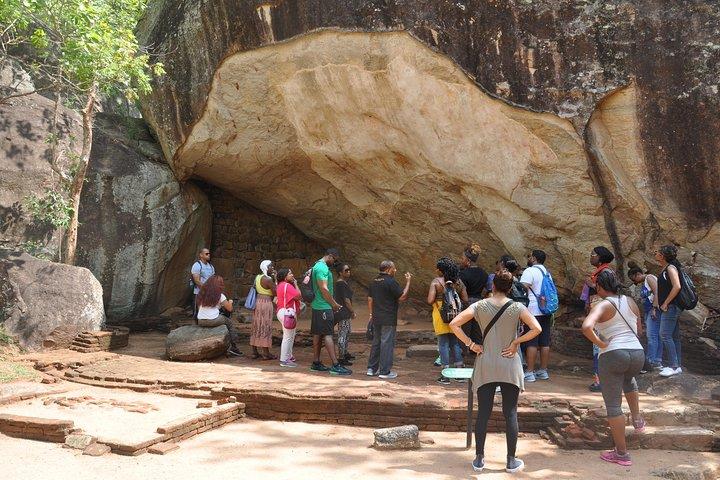 Sigiriya and Minneriya from Colombo (2 Days)